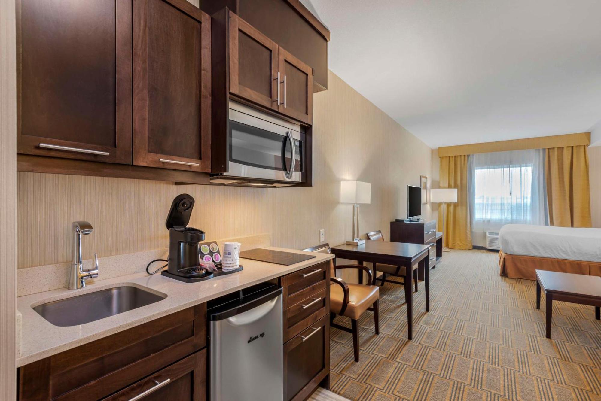 Best Western Plus Chateau Fort St. John Esterno foto