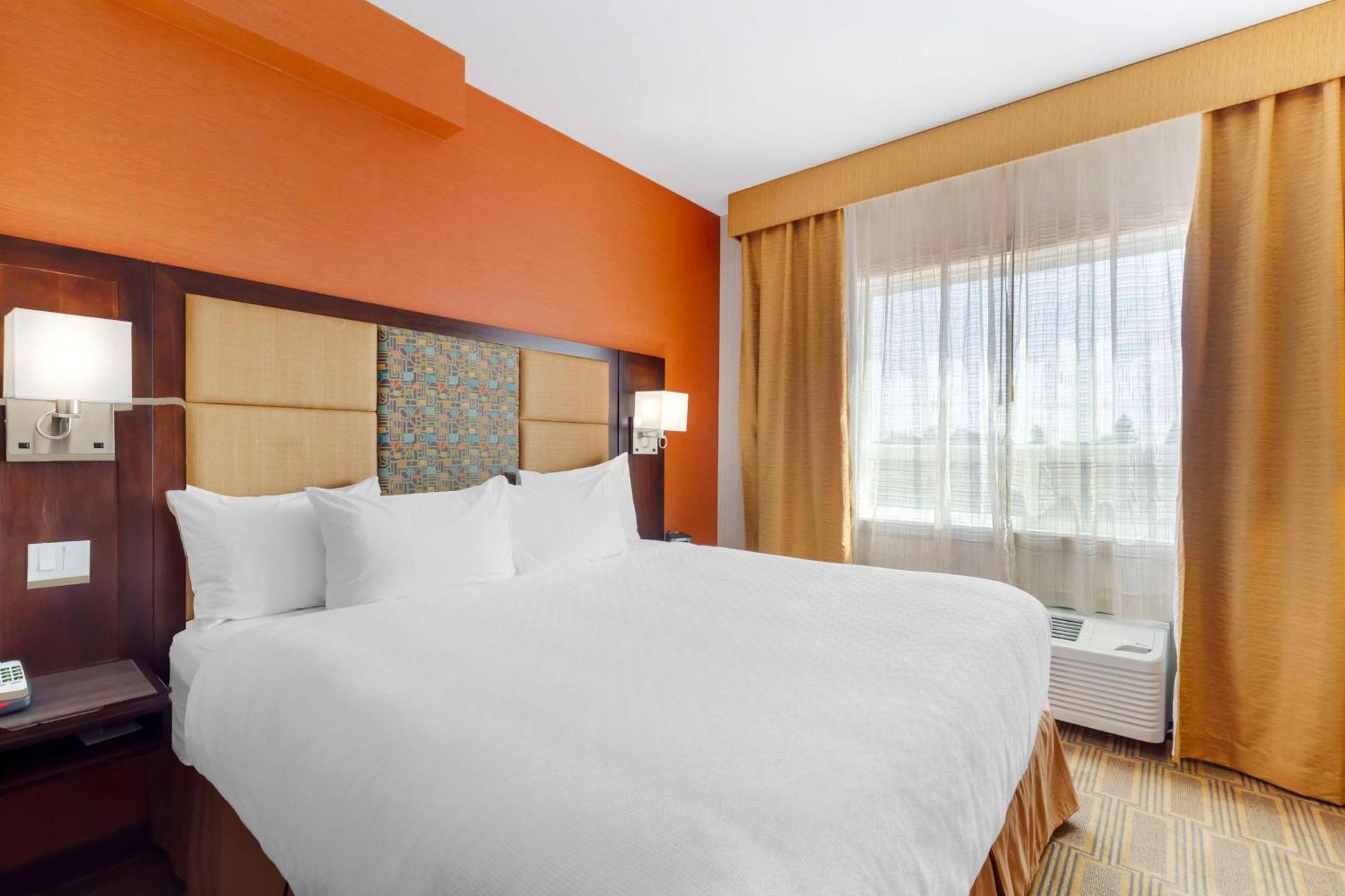 Best Western Plus Chateau Fort St. John Esterno foto