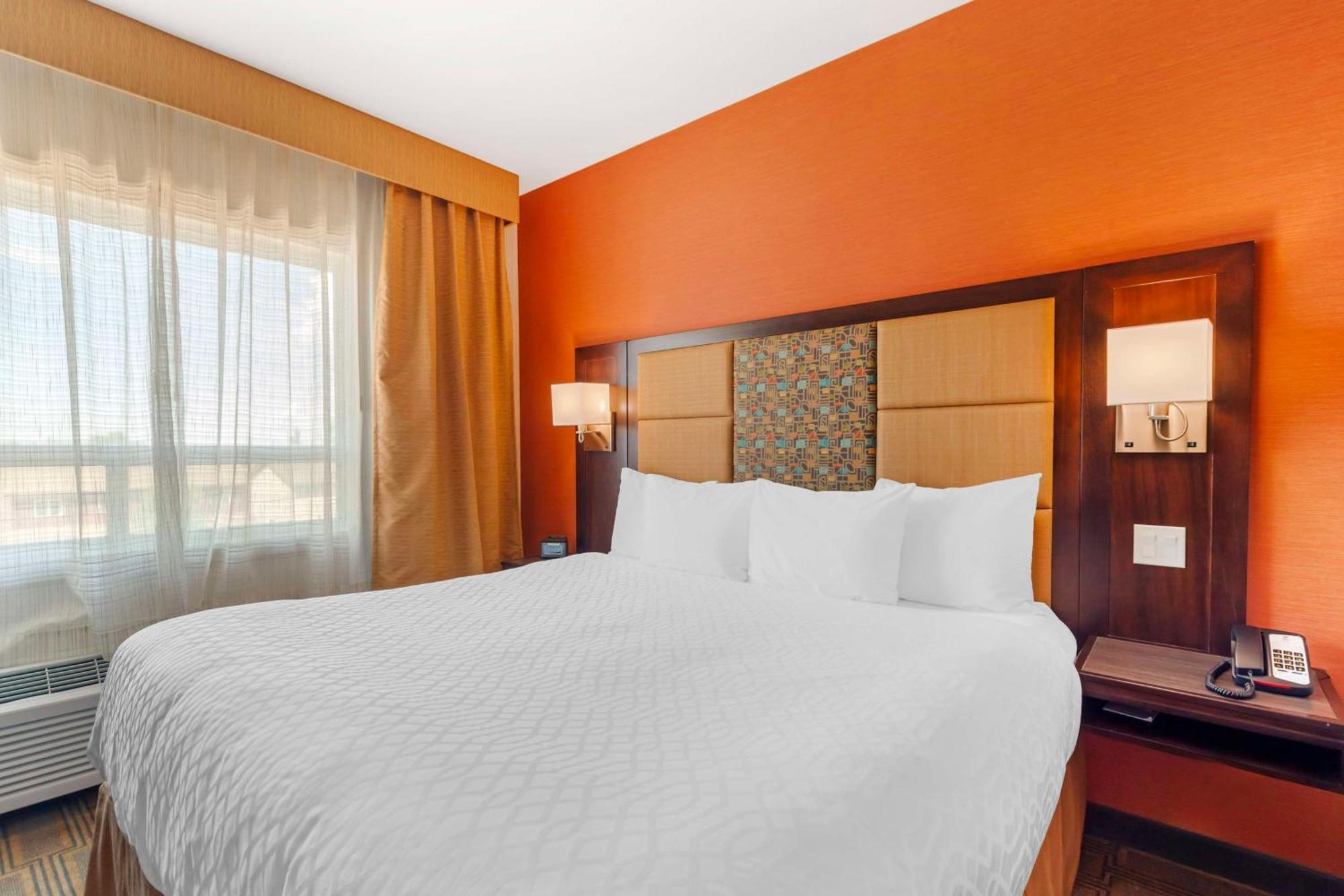 Best Western Plus Chateau Fort St. John Esterno foto