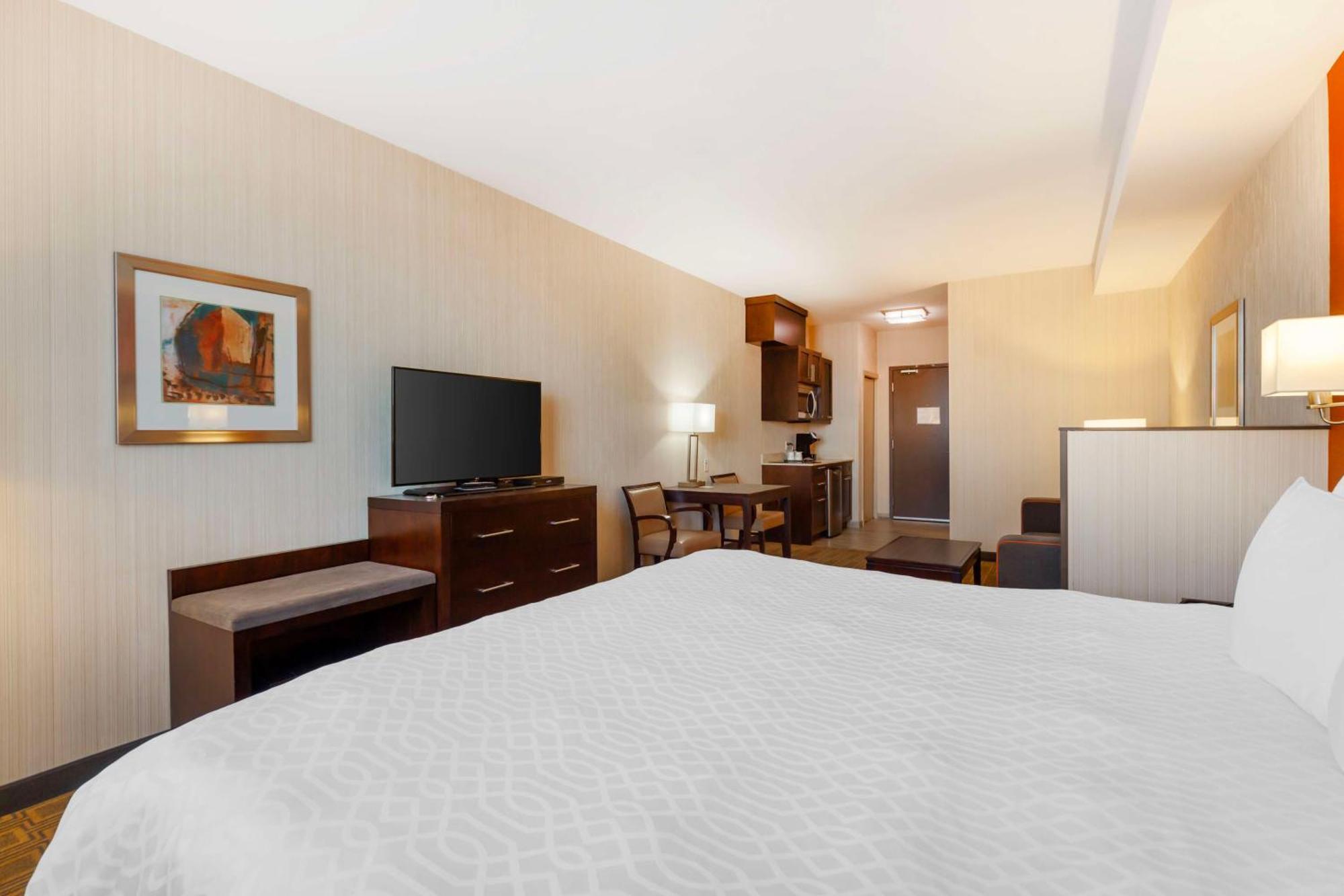 Best Western Plus Chateau Fort St. John Esterno foto