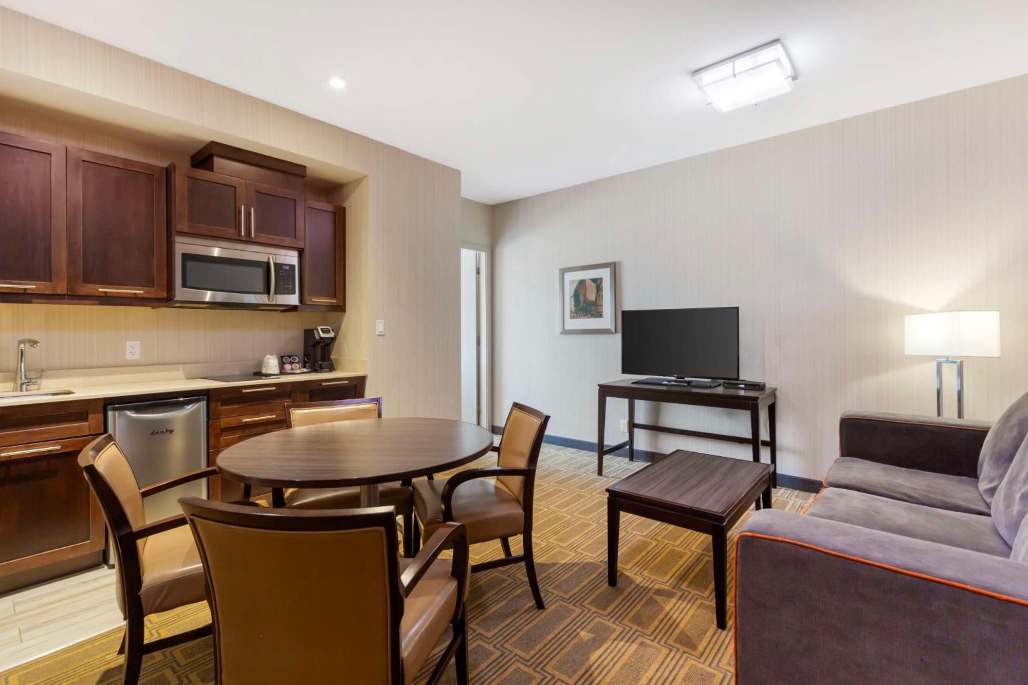 Best Western Plus Chateau Fort St. John Esterno foto
