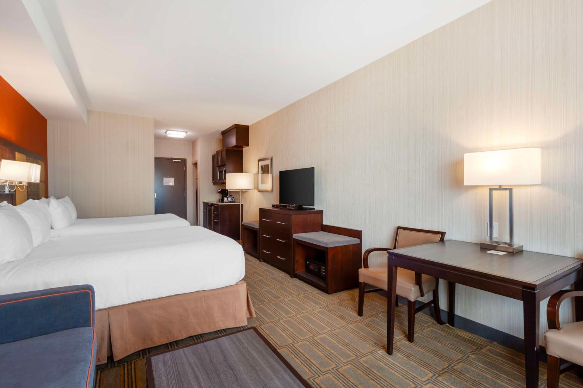 Best Western Plus Chateau Fort St. John Esterno foto